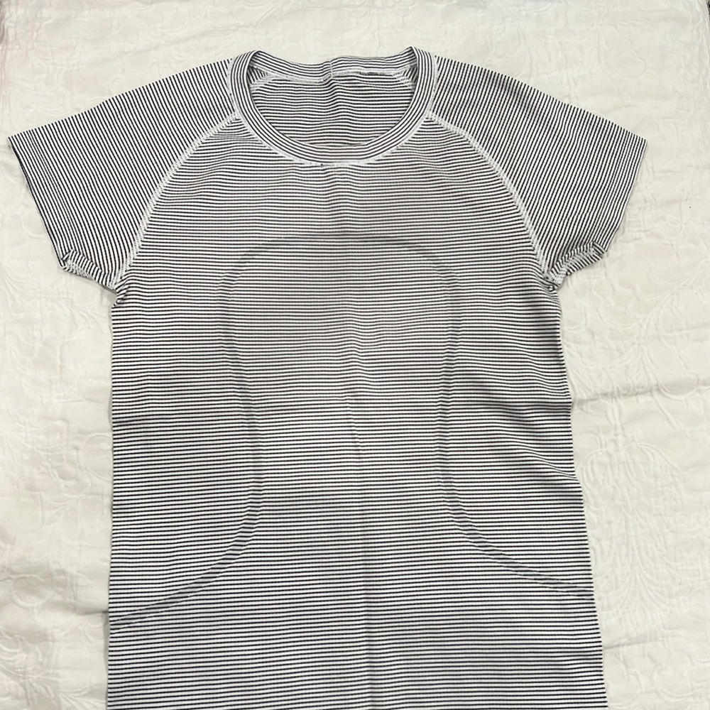 Lululemon swiftly tech short sleeve